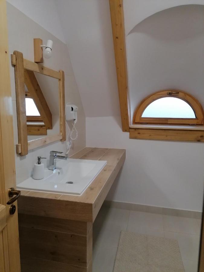 Pensiunea Casuta Din Deal Moisei Zimmer foto