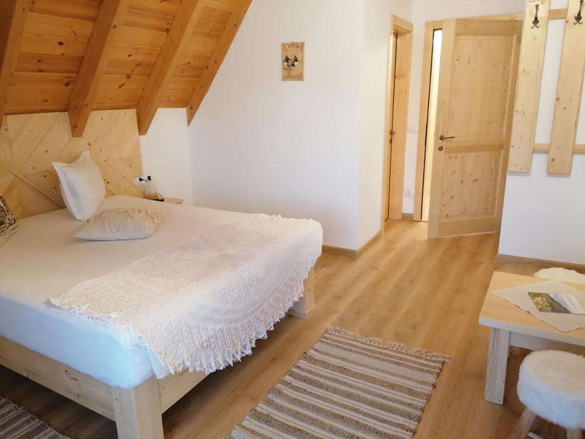 Pensiunea Casuta Din Deal Moisei Zimmer foto